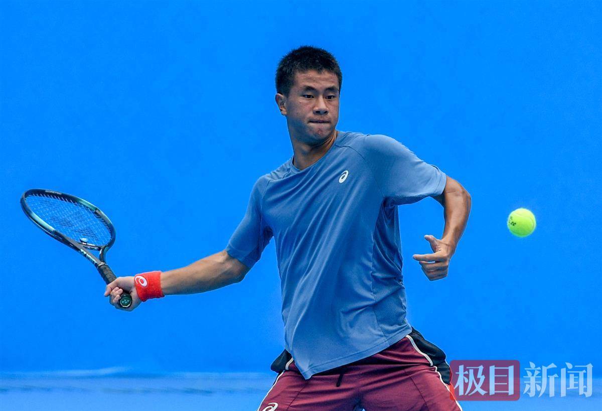 瑞士研究人员开发出能演奏复杂鼓点的人形机器人，展现创意艺术潜力。