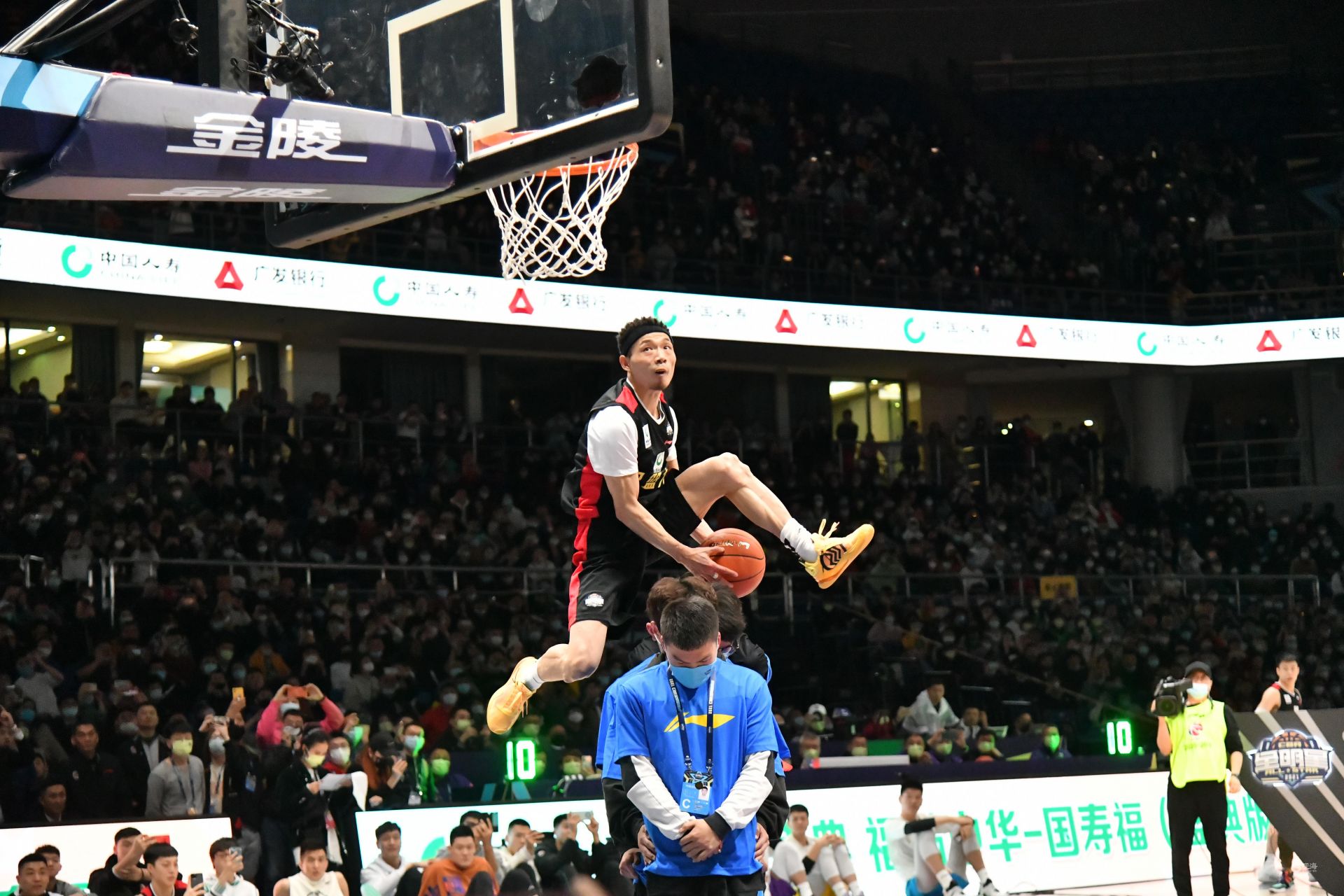 定着一支球 定着一支球